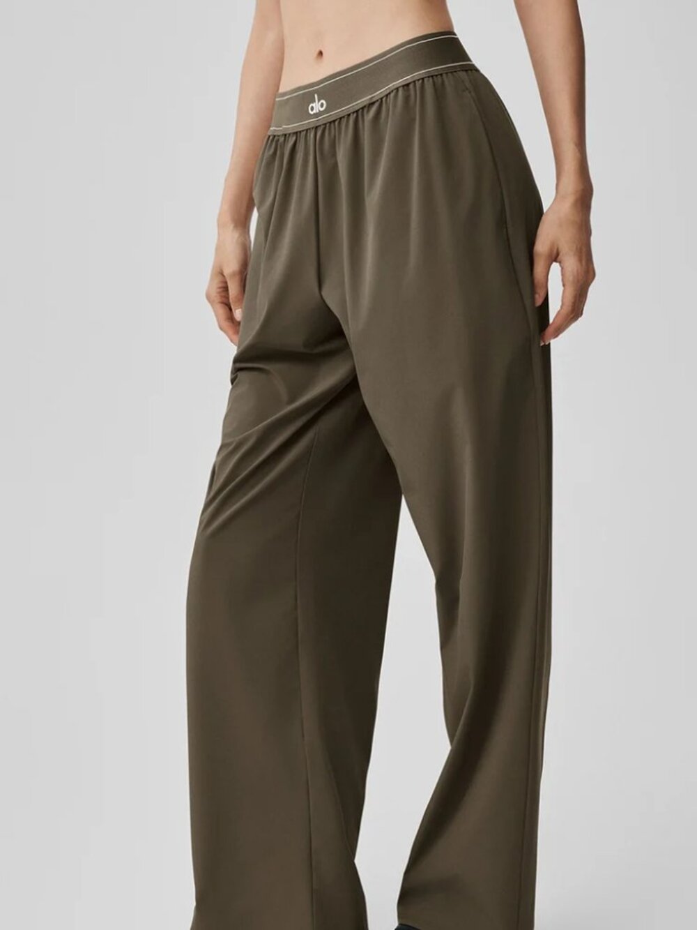ALO Yoga Suit Up Trouser🥰Olive Straight Leg Easy Everyday🌴Regular/Limited/NWT - Picture 8 of 8
